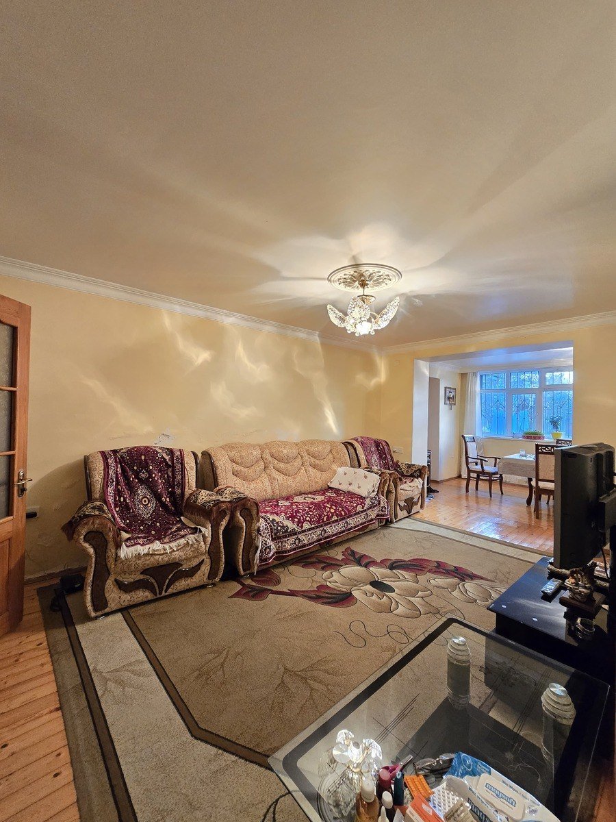 Satılır 6 otaqlı köhnə tikili, 150 m², İnşaatçılar m.-7