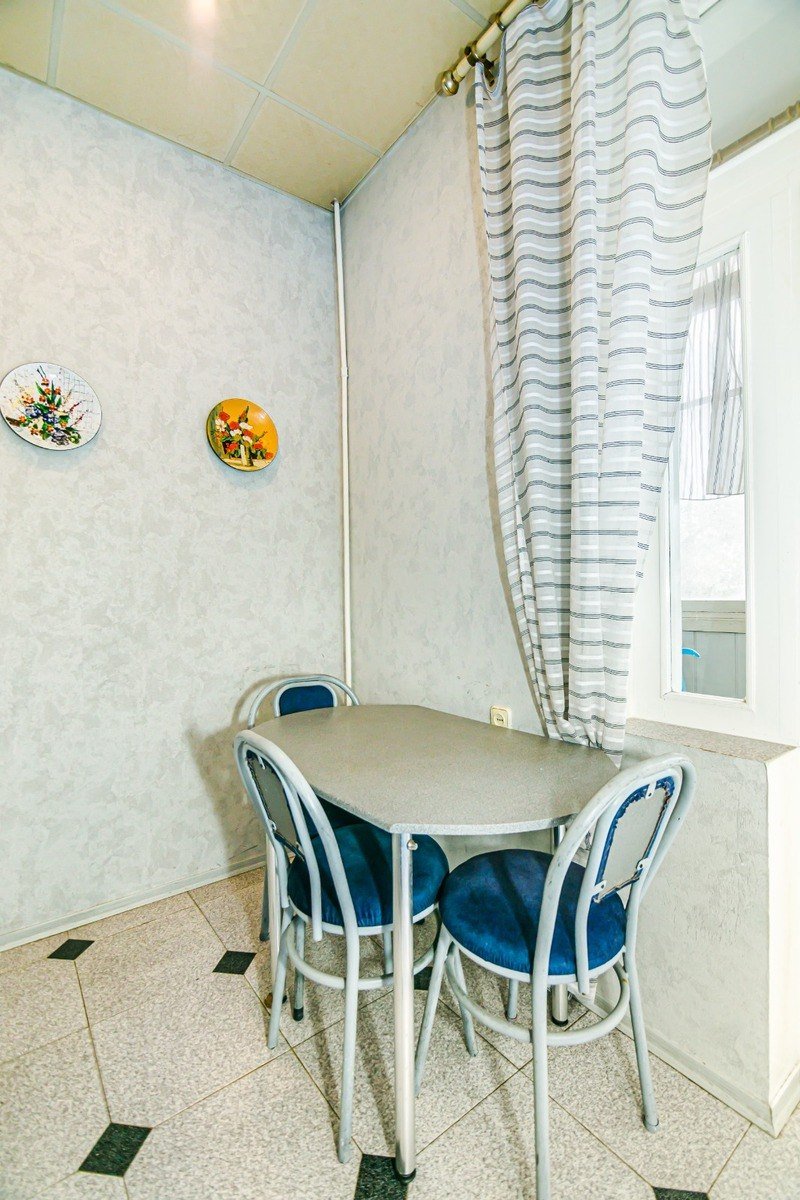 Kirayə verilir 2 otaqlı köhnə tikili, 60 m², 28 May m.-4