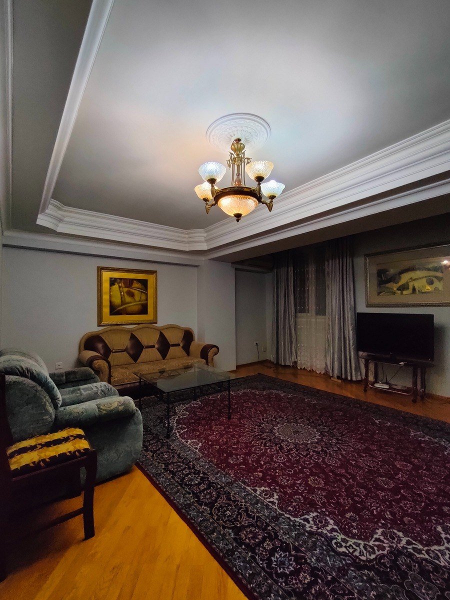 Kirayə verilir 2 otaqlı köhnə tikili, 95 m², 28 May m.-1