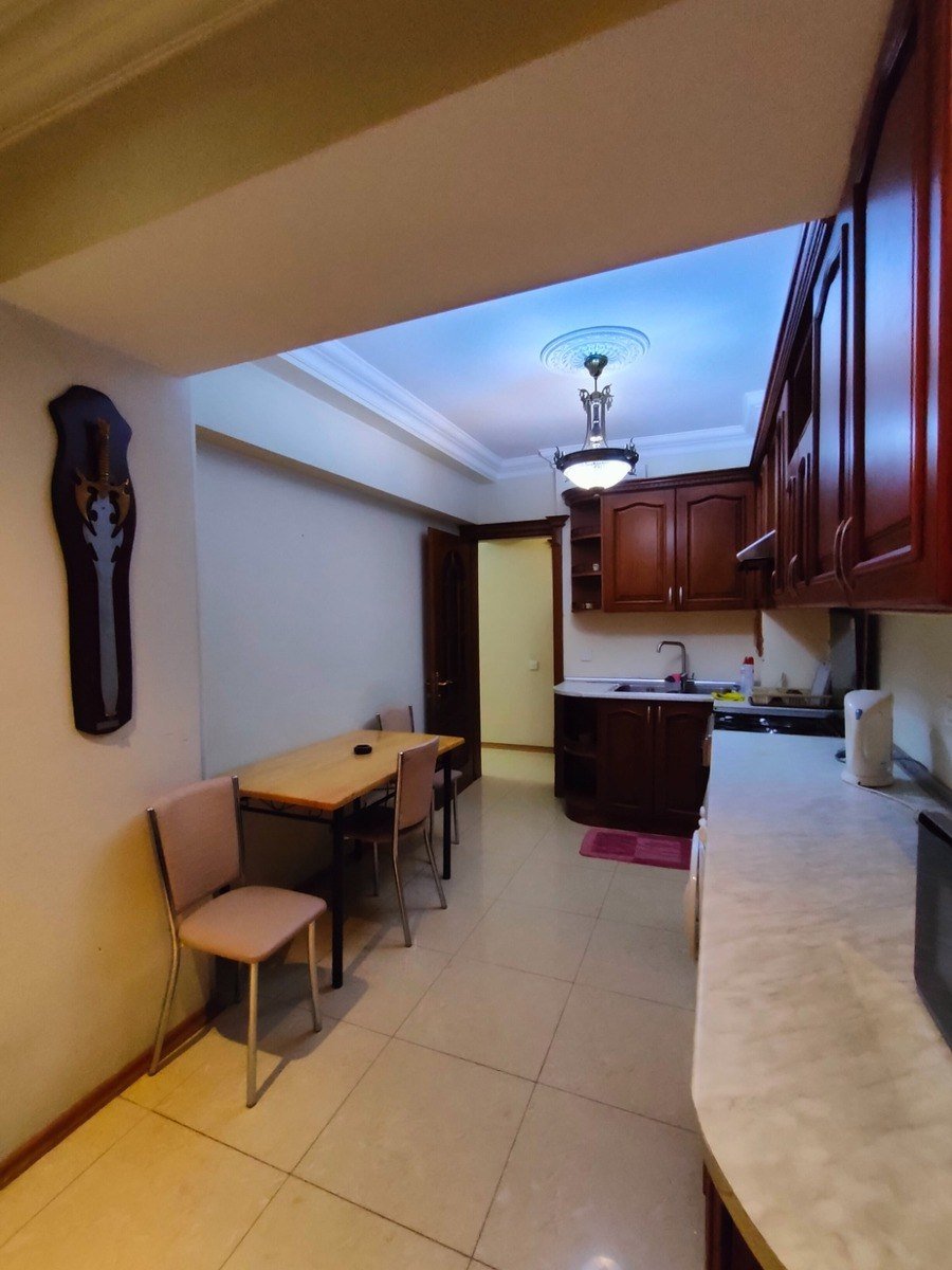 Kirayə verilir 2 otaqlı köhnə tikili, 95 m², 28 May m.-6