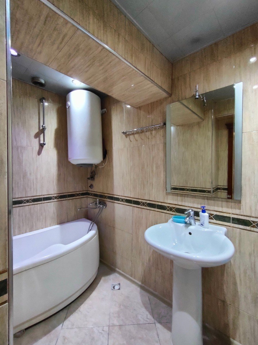 Kirayə verilir 2 otaqlı köhnə tikili, 95 m², 28 May m.-8