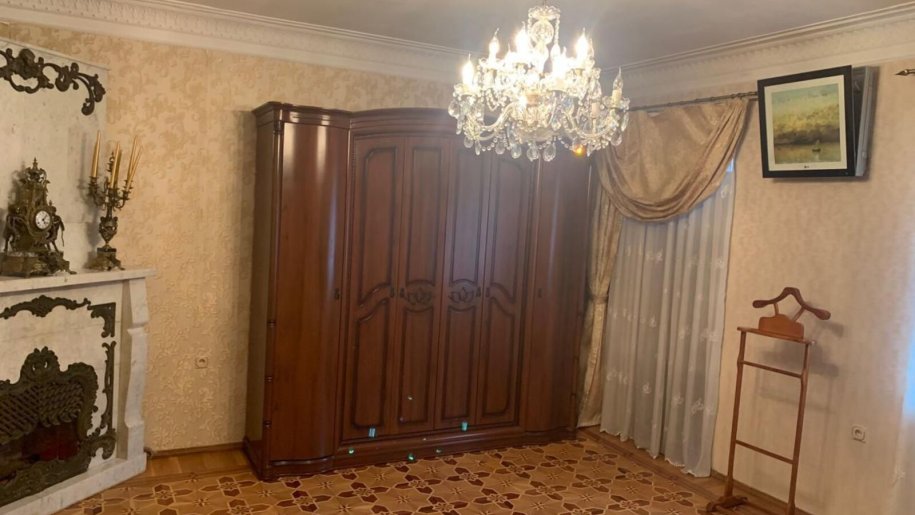 Kirayə verilir 4 otaqlı köhnə tikili, 1000 m², 28 May m.-1