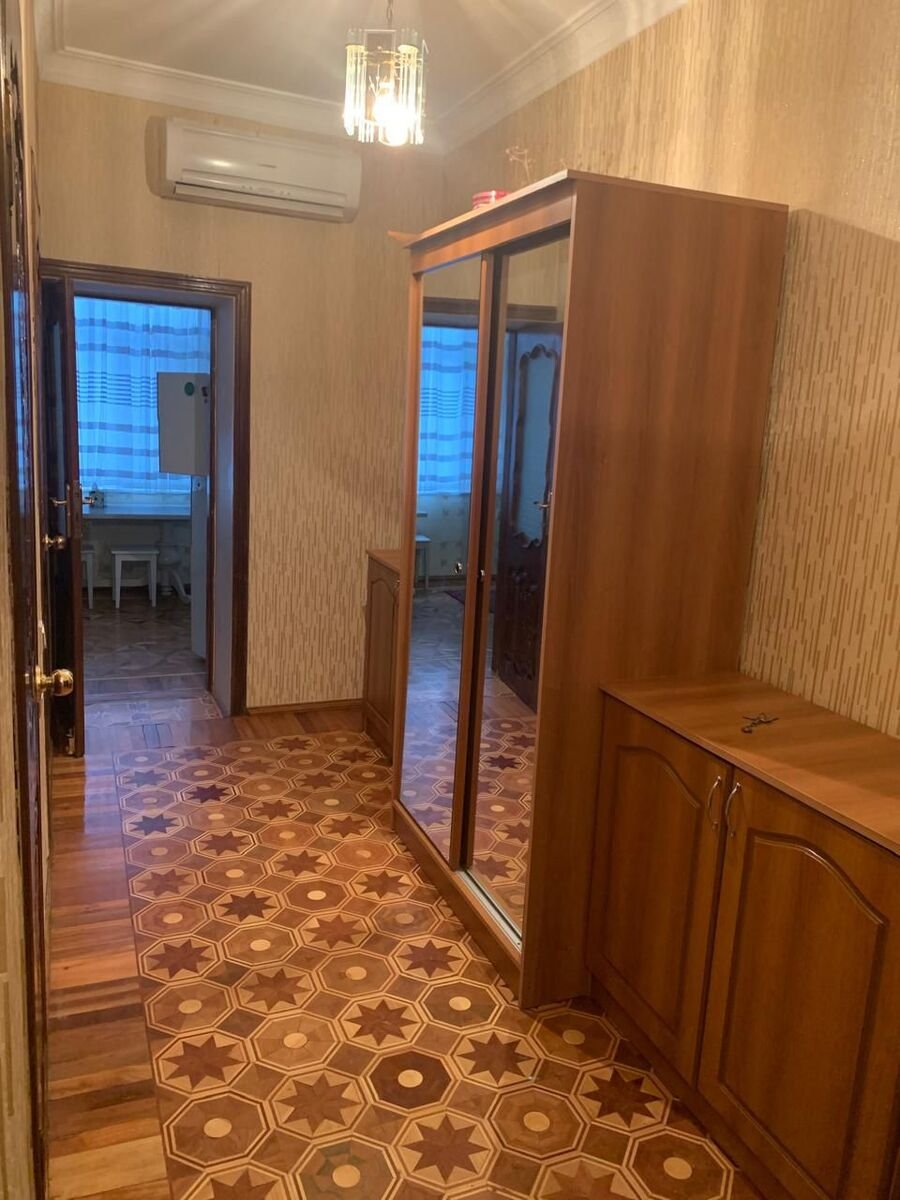 Kirayə verilir 4 otaqlı köhnə tikili, 1000 m², 28 May m.-5