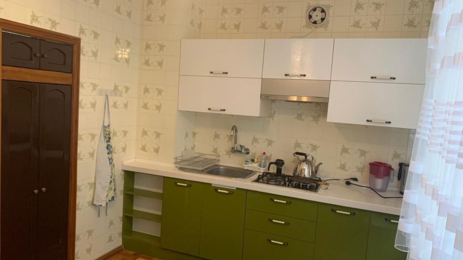 Kirayə verilir 4 otaqlı köhnə tikili, 1000 m², 28 May m.-12