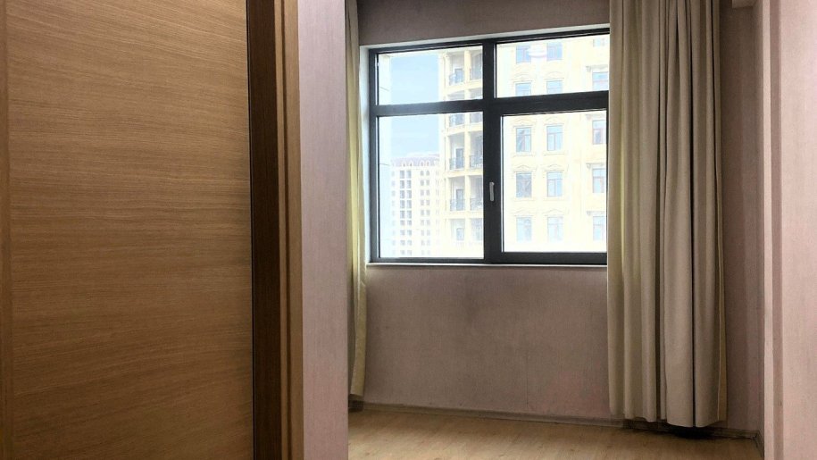 42 m<sup>2</sup> ofis icarəyə verilir, Gənclik m.-4