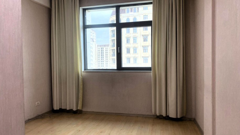 42 m<sup>2</sup> ofis icarəyə verilir, Gənclik m.-5