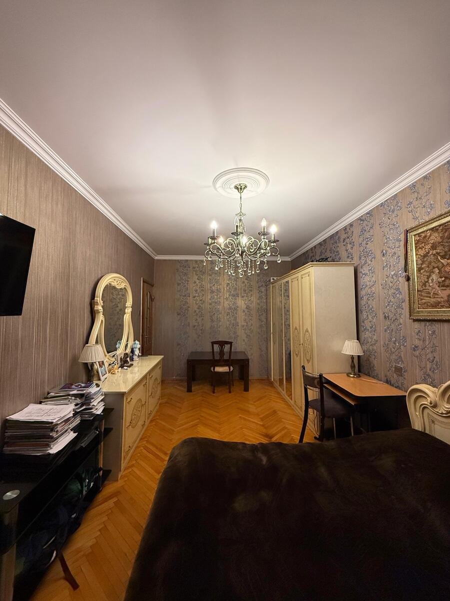 Satılır 4 otaqlı köhnə tikili, 105 m², Azadlıq Prospekti m.-2