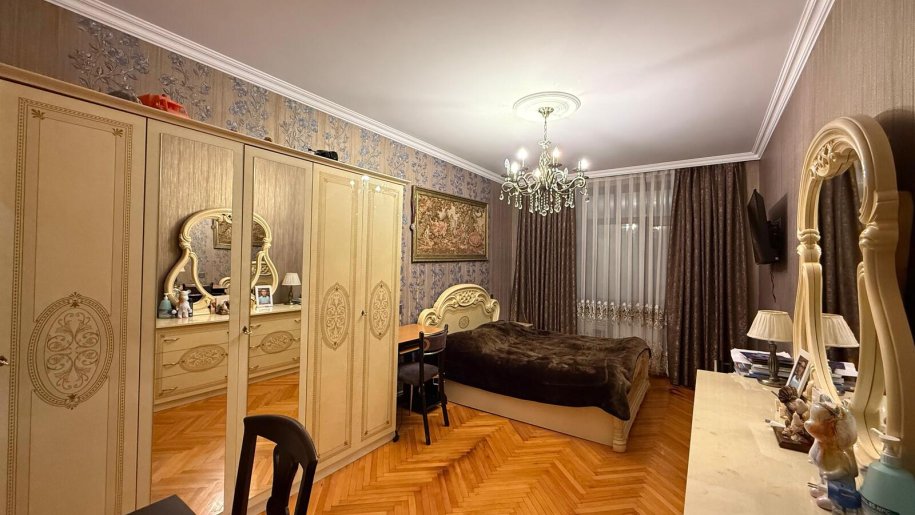 Satılır 4 otaqlı köhnə tikili, 105 m², Azadlıq Prospekti m.-3