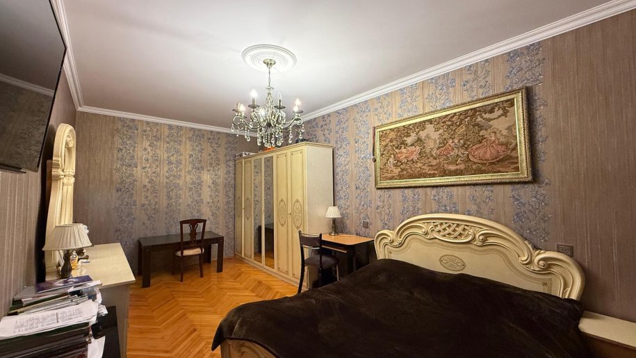 Satılır 4 otaqlı köhnə tikili, 105 m², Azadlıq Prospekti m.-4