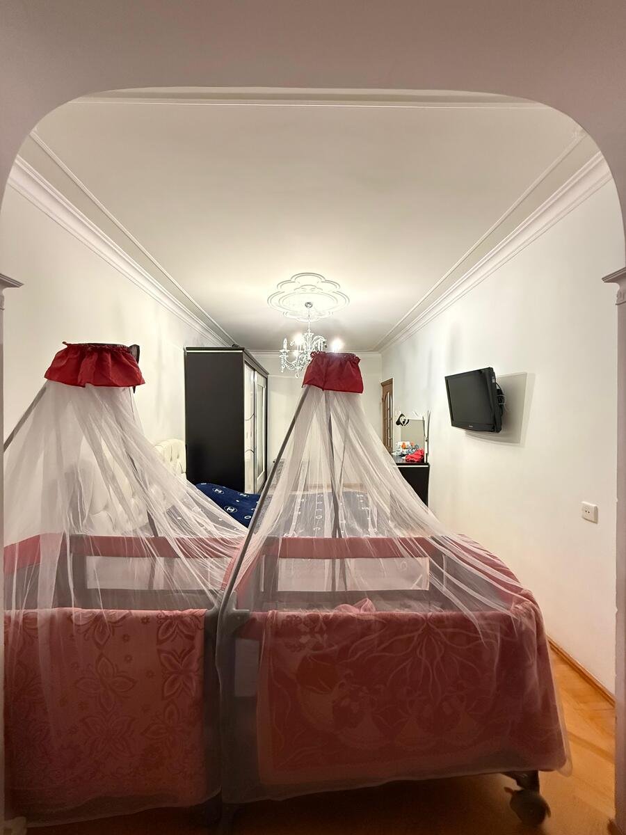 Satılır 4 otaqlı köhnə tikili, 105 m², Azadlıq Prospekti m.-7