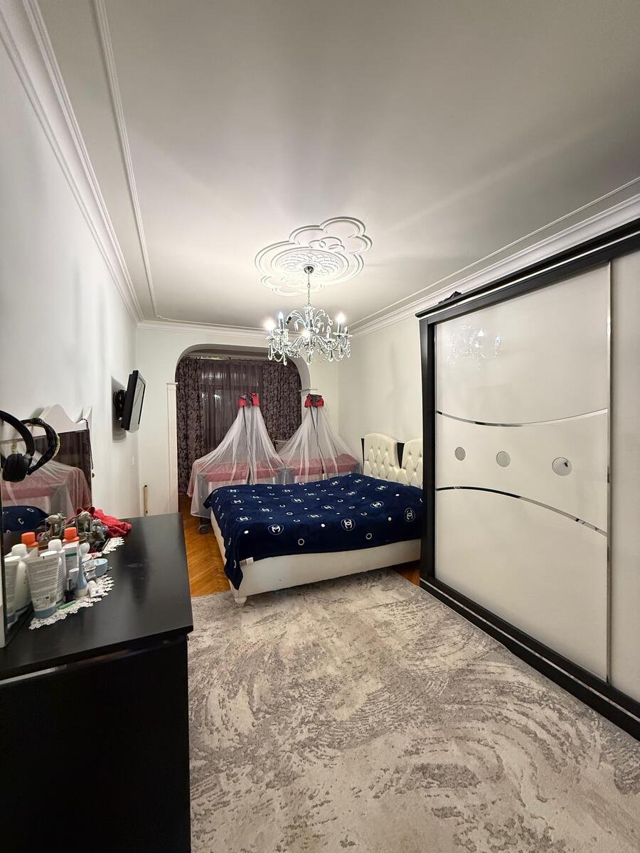 Satılır 4 otaqlı köhnə tikili, 105 m², Azadlıq Prospekti m.-8