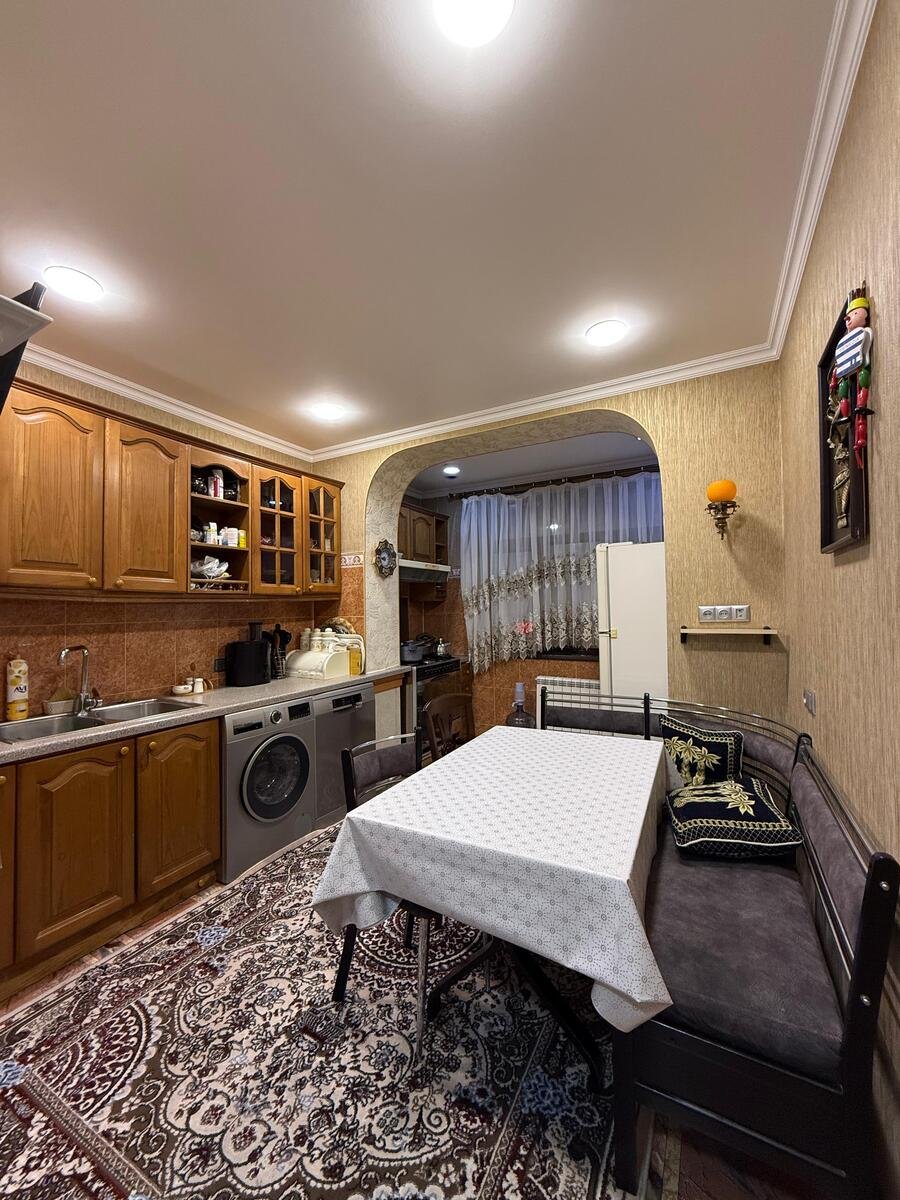 Satılır 4 otaqlı köhnə tikili, 105 m², Azadlıq Prospekti m.-10