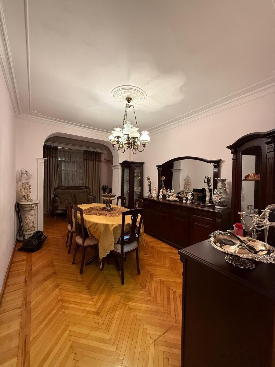 Satılır 4 otaqlı köhnə tikili, 105 m², Azadlıq Prospekti m.-11