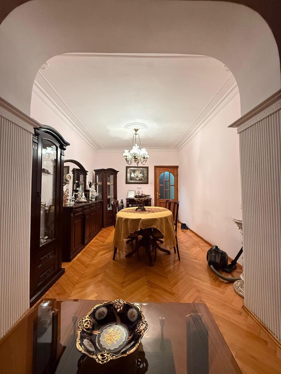 Satılır 4 otaqlı köhnə tikili, 105 m², Azadlıq Prospekti m.-12