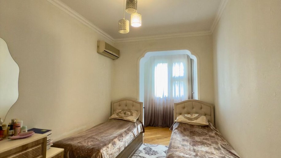 Satılır 4 otaqlı köhnə tikili, 105 m², 28 May m.-8