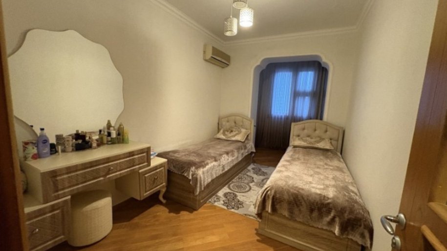 Satılır 4 otaqlı köhnə tikili, 105 m², 28 May m.-9