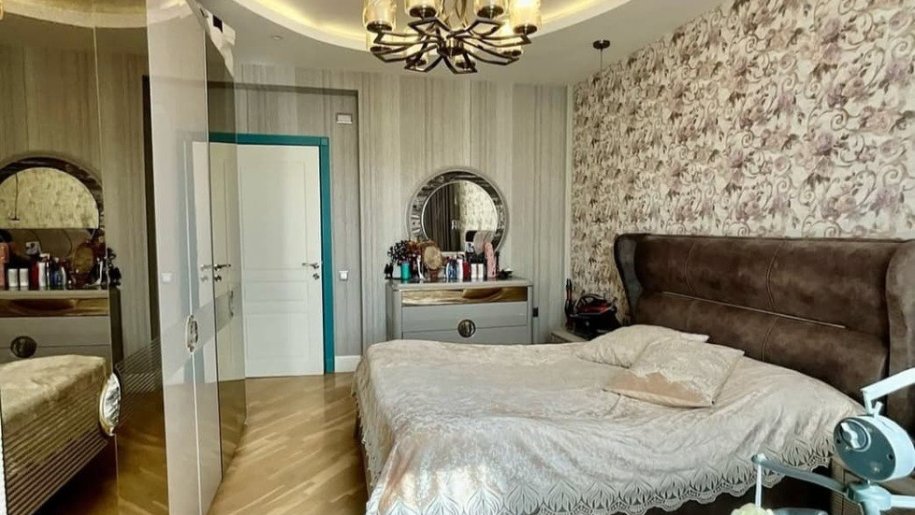 Satılır 3 otaqlı yeni tikili, 110 m², İnşaatçılar m.-6