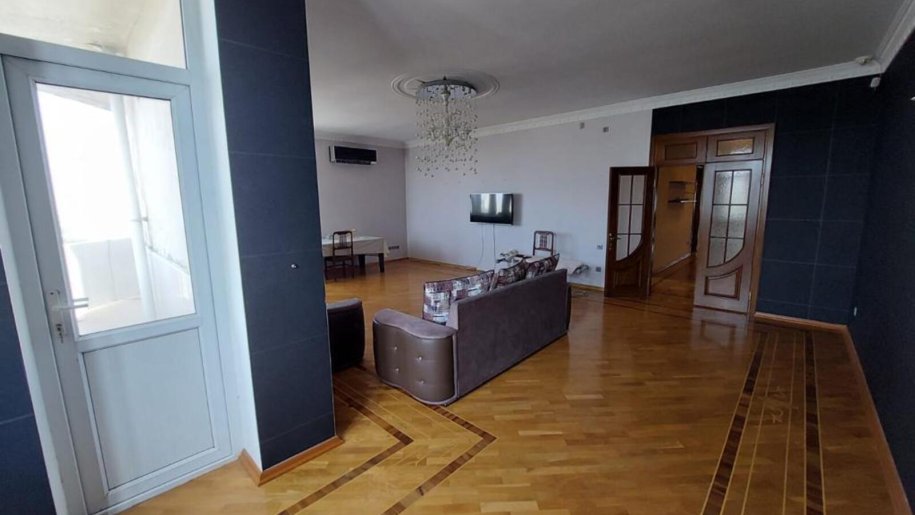 Kirayə verilir 4 otaqlı yeni tikili, 214 m², Nərimanov-2