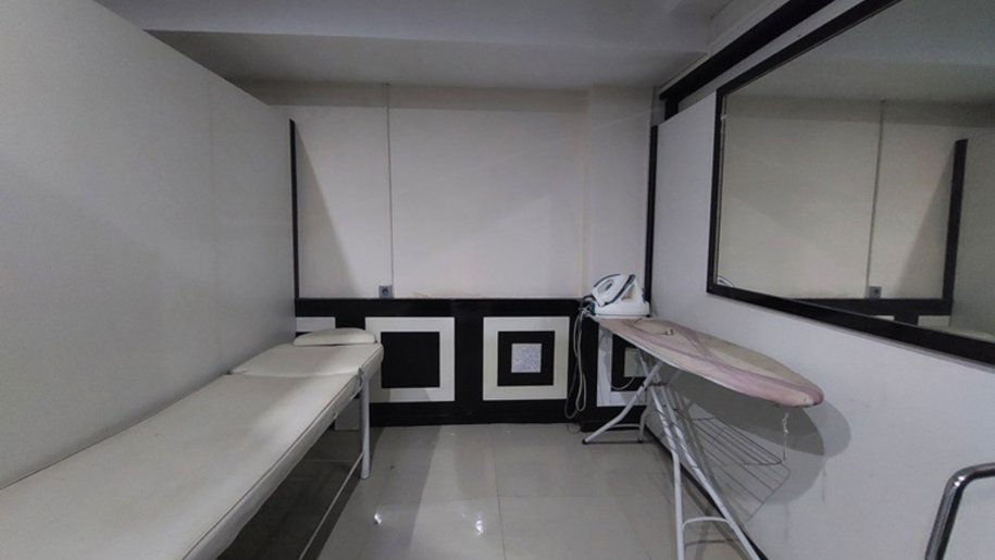 300 m<sup>2</sup> obyekt satılır, Memar Əcəmi m.-14