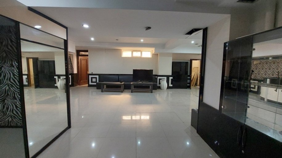 300 m<sup>2</sup> obyekt satılır, Memar Əcəmi m.-15