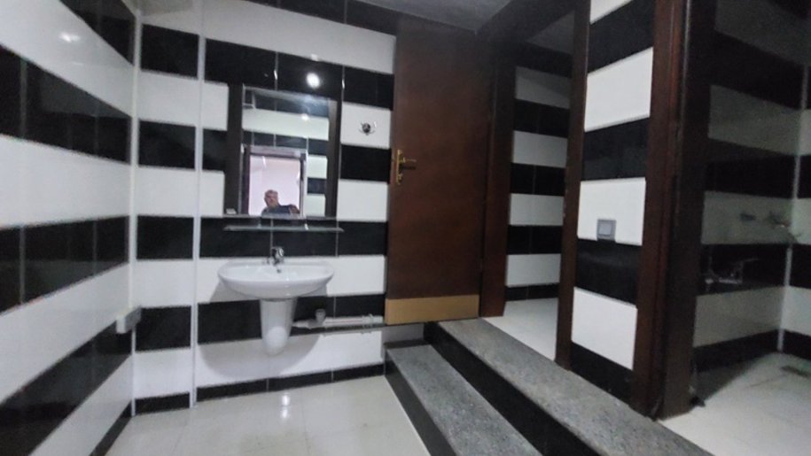 300 m<sup>2</sup> obyekt satılır, Memar Əcəmi m.-21