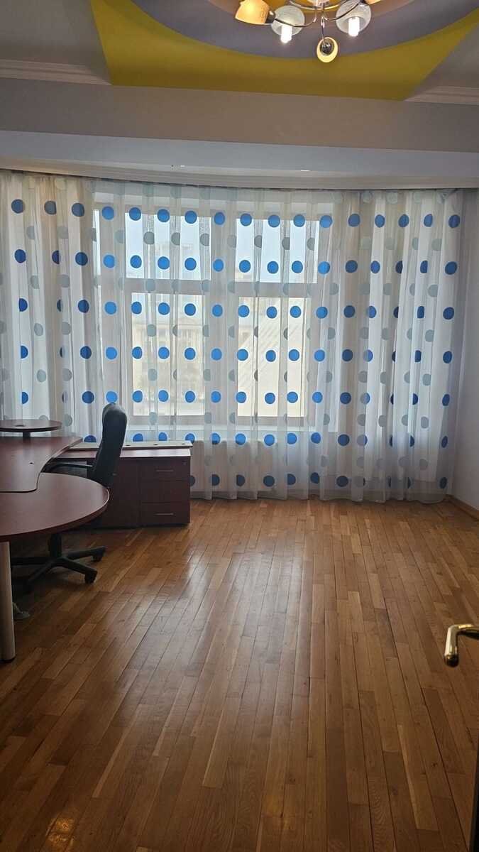 Kirayə verilir 4 otaqlı yeni tikili, 250 m², 28 May m.-2