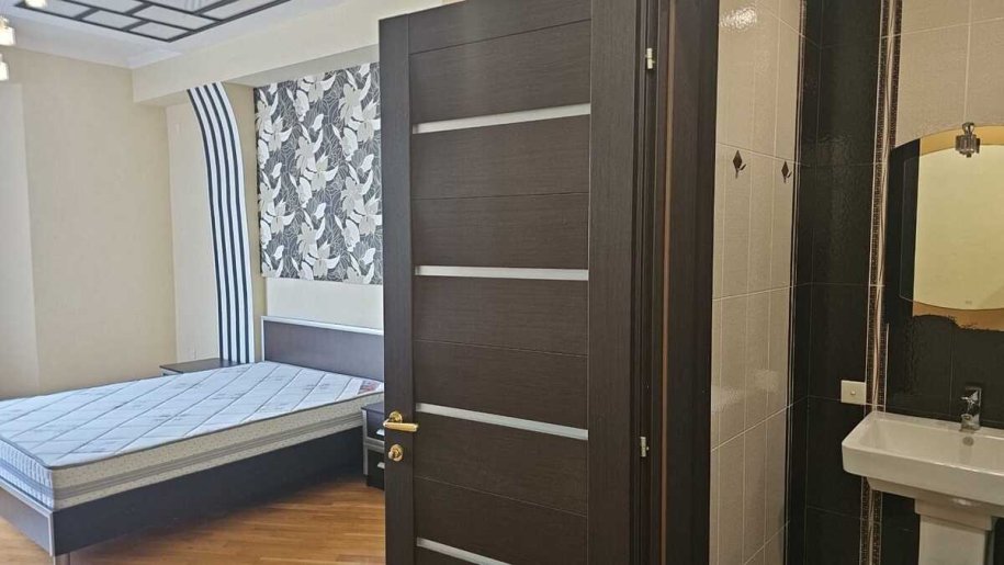 Kirayə verilir 4 otaqlı yeni tikili, 250 m², 28 May m.-5