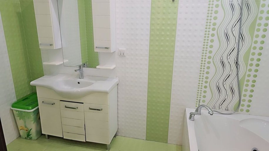 Kirayə verilir 4 otaqlı yeni tikili, 250 m², 28 May m.-8