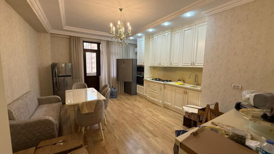 Kirayə verilir 4 otaqlı yeni tikili, 200 m², 28 May m.-11