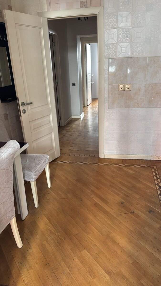 Kirayə verilir 3 otaqlı köhnə tikili, 72 m², Elmlər Akademiyası m.-9