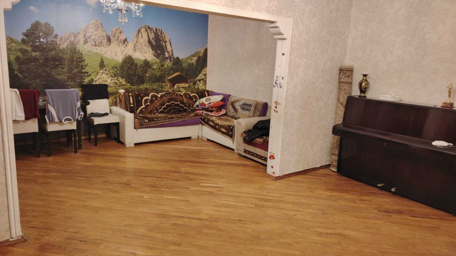 Kirayə verilir 5 otaqlı köhnə tikili, 110 m², İnşaatçılar m.-1