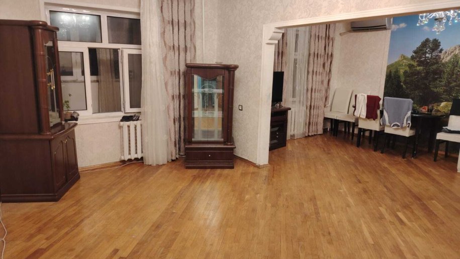 Kirayə verilir 5 otaqlı köhnə tikili, 110 m², İnşaatçılar m.-2