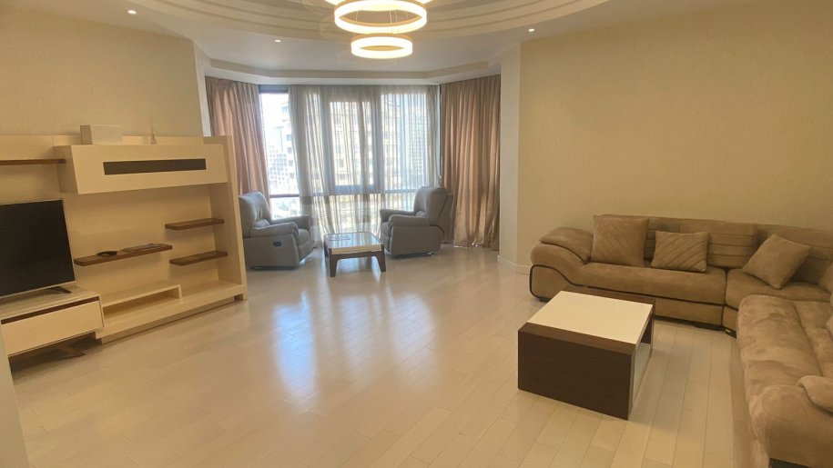 Kirayə verilir 4 otaqlı yeni tikili, 200 m², Nizami m.-1