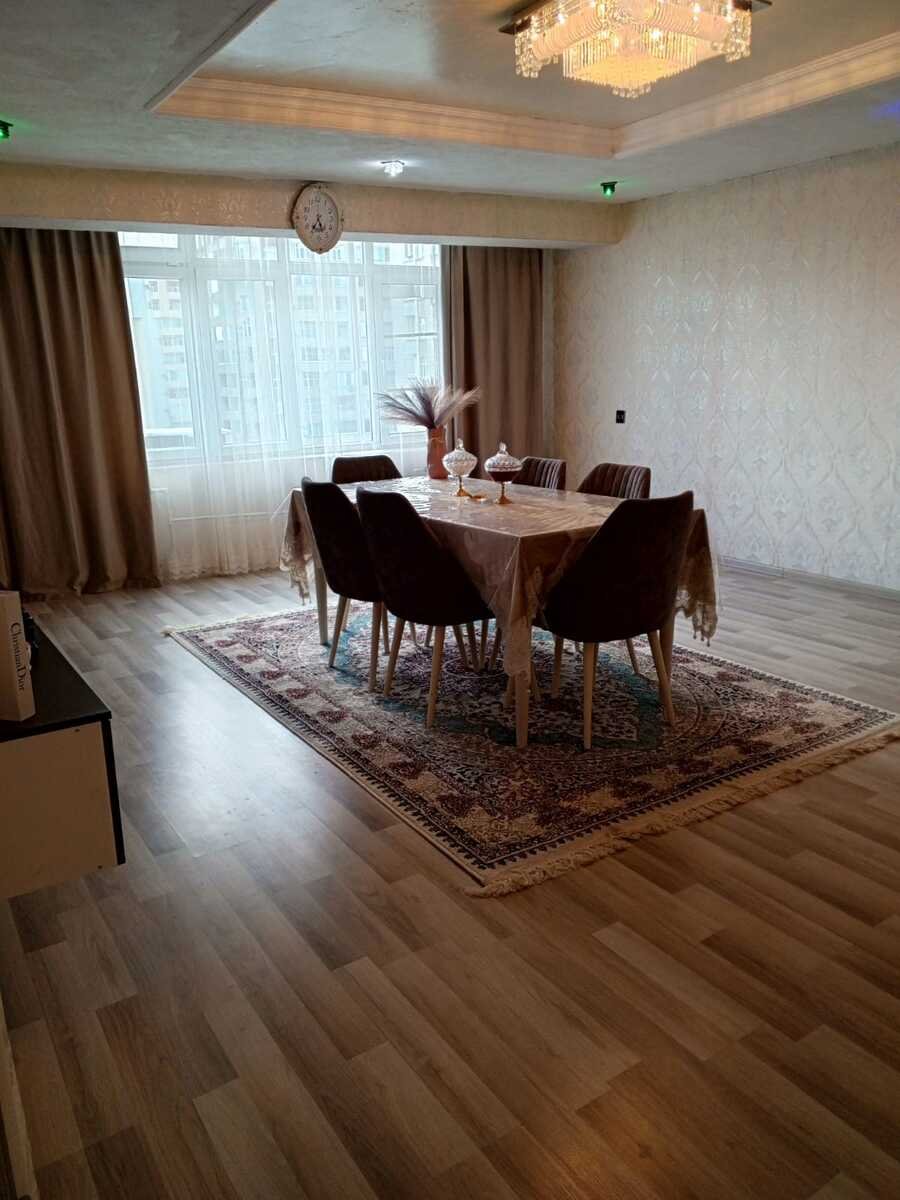 Satılır 3 otaqlı köhnə tikili, 103 m², Elmlər Akademiyası m.-2
