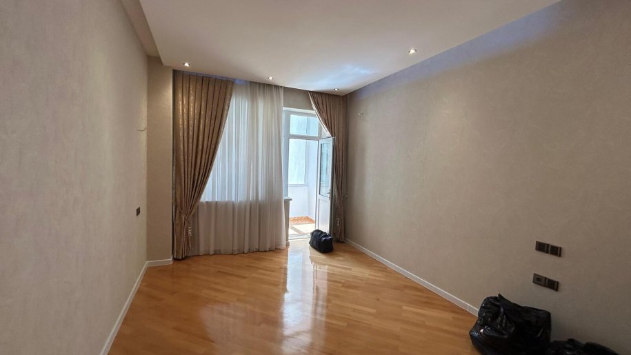 Satılır 4 otaqlı yeni tikili, 140 m², Elmlər Akademiyası m.-3
