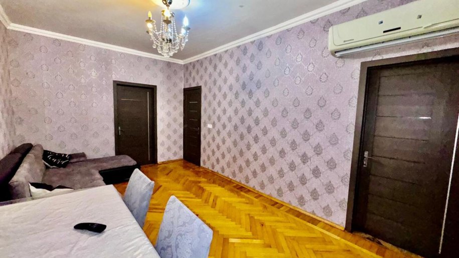 Satılır 3 otaqlı köhnə tikili, 80 m², Azadlıq Prospekti m.-4