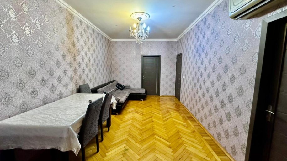 Satılır 3 otaqlı köhnə tikili, 80 m², Azadlıq Prospekti m.-6