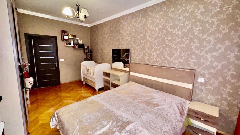 Satılır 3 otaqlı köhnə tikili, 80 m², Azadlıq Prospekti m.-9