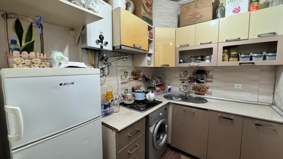 Satılır 3 otaqlı köhnə tikili, 80 m², Azadlıq Prospekti m.-21