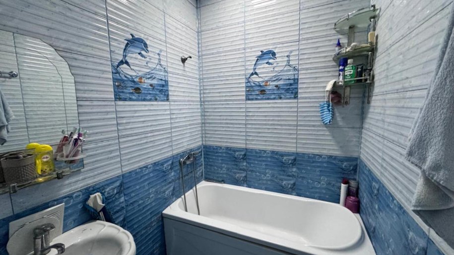 Satılır 3 otaqlı köhnə tikili, 80 m², Azadlıq Prospekti m.-23