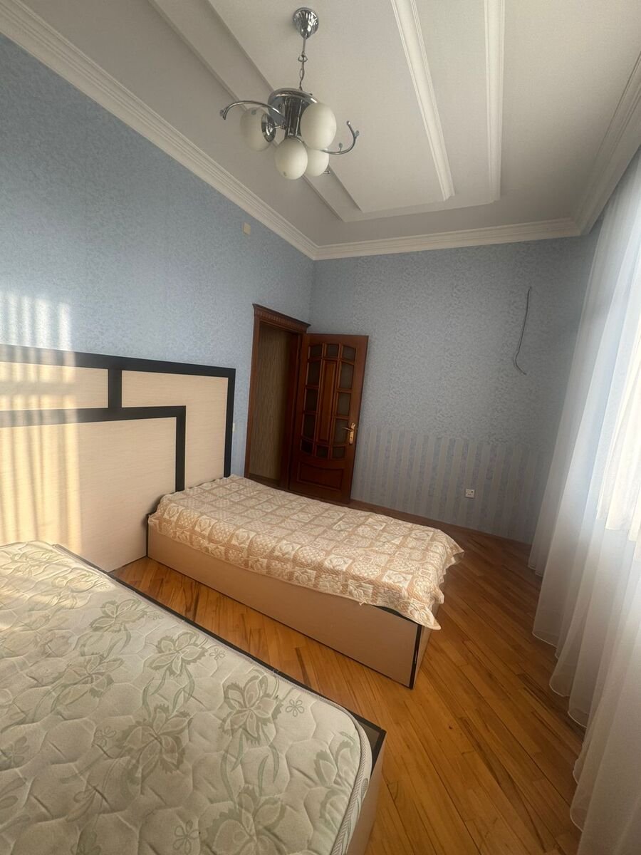 Kirayə verilir 3 otaqlı yeni tikili, 120 m², 28 May m.-11