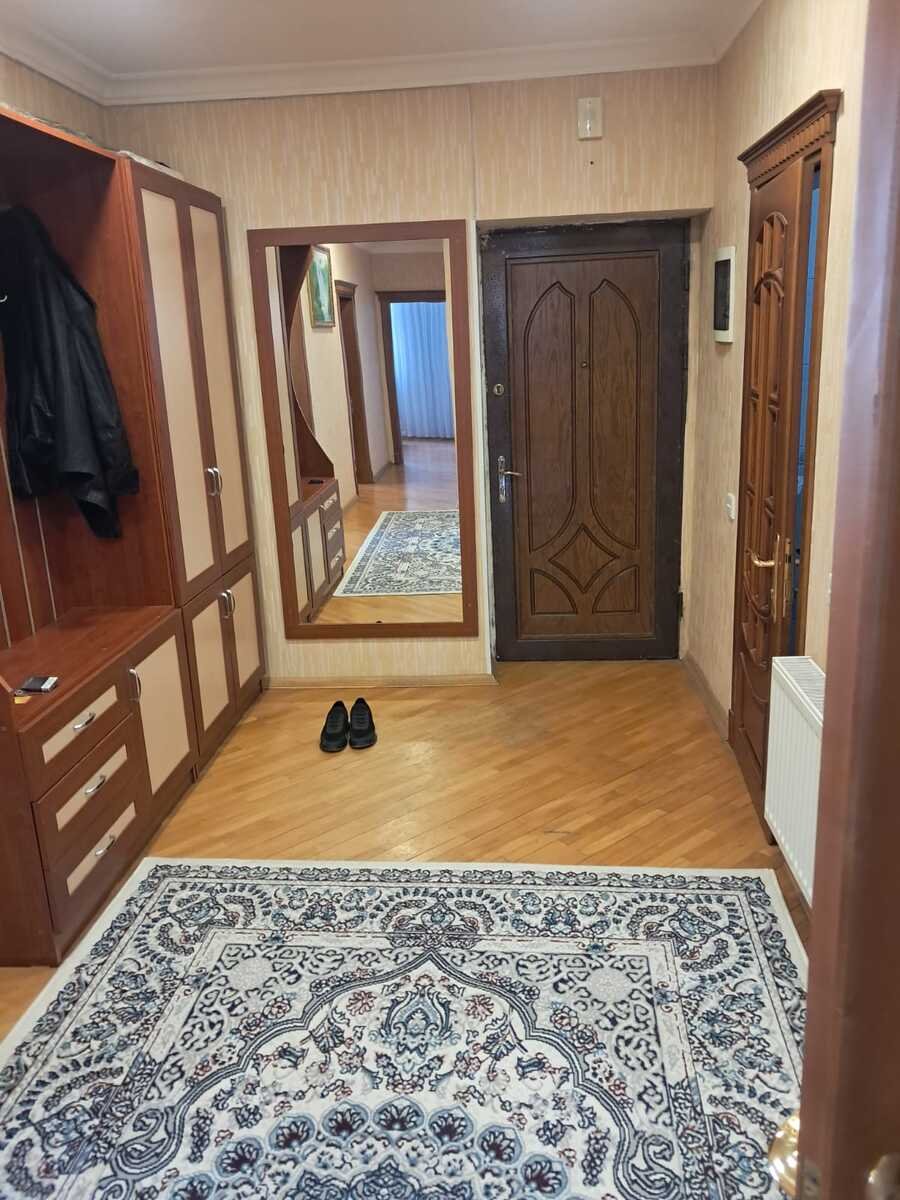 Kirayə verilir 3 otaqlı yeni tikili, 120 m², 28 May m.-18