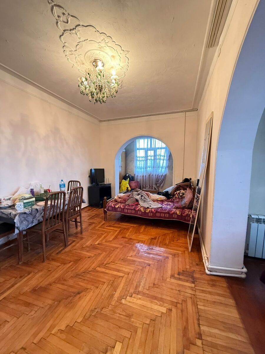 Satılır 1 otaqlı köhnə tikili, 45 m², İnşaatçılar m.-1
