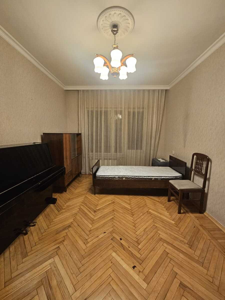 Kirayə verilir 4 otaqlı köhnə tikili, 110 m², Azadlıq Prospekti m.-6