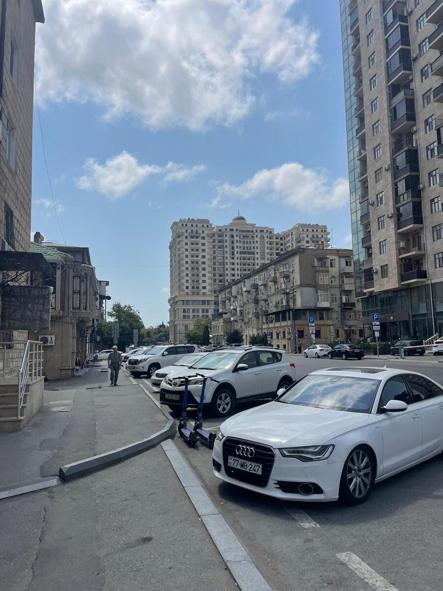 Satılır 2 otaqlı köhnə tikili, 65 m², Elmlər Akademiyası m.-3