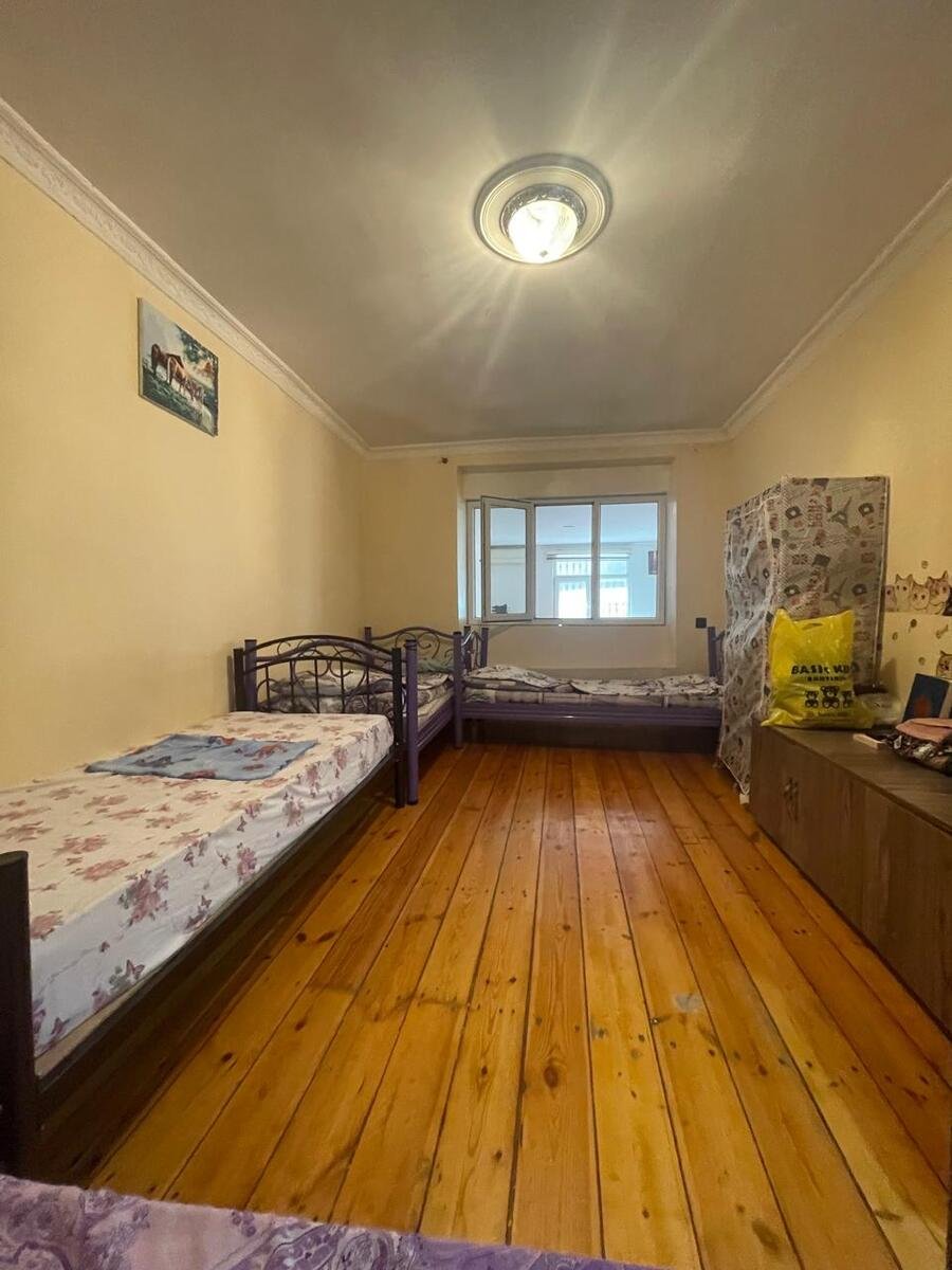 Satılır 2 otaqlı köhnə tikili, 65 m², Elmlər Akademiyası m.-14
