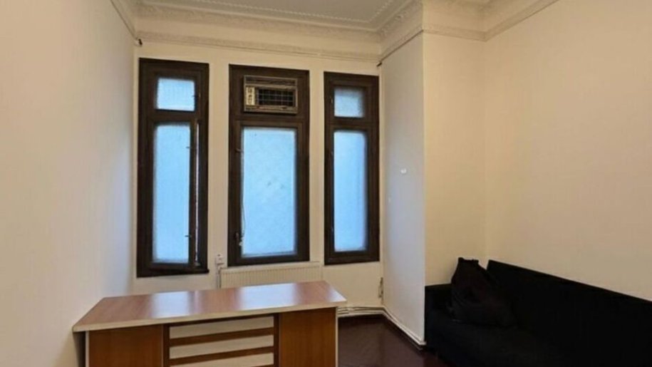 160 m<sup>2</sup> ofis icarəyə verilir, 28 May m.-1