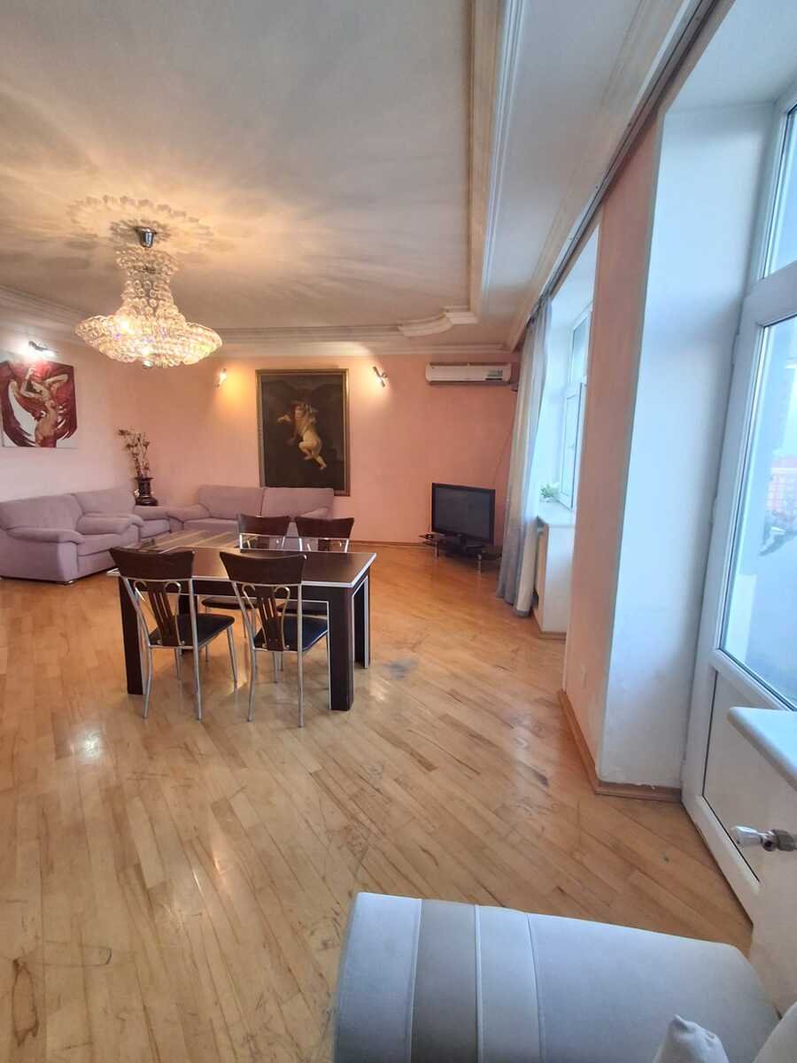 Kirayə verilir 3 otaqlı yeni tikili, 140 m², Memar Əcəmi m.-8