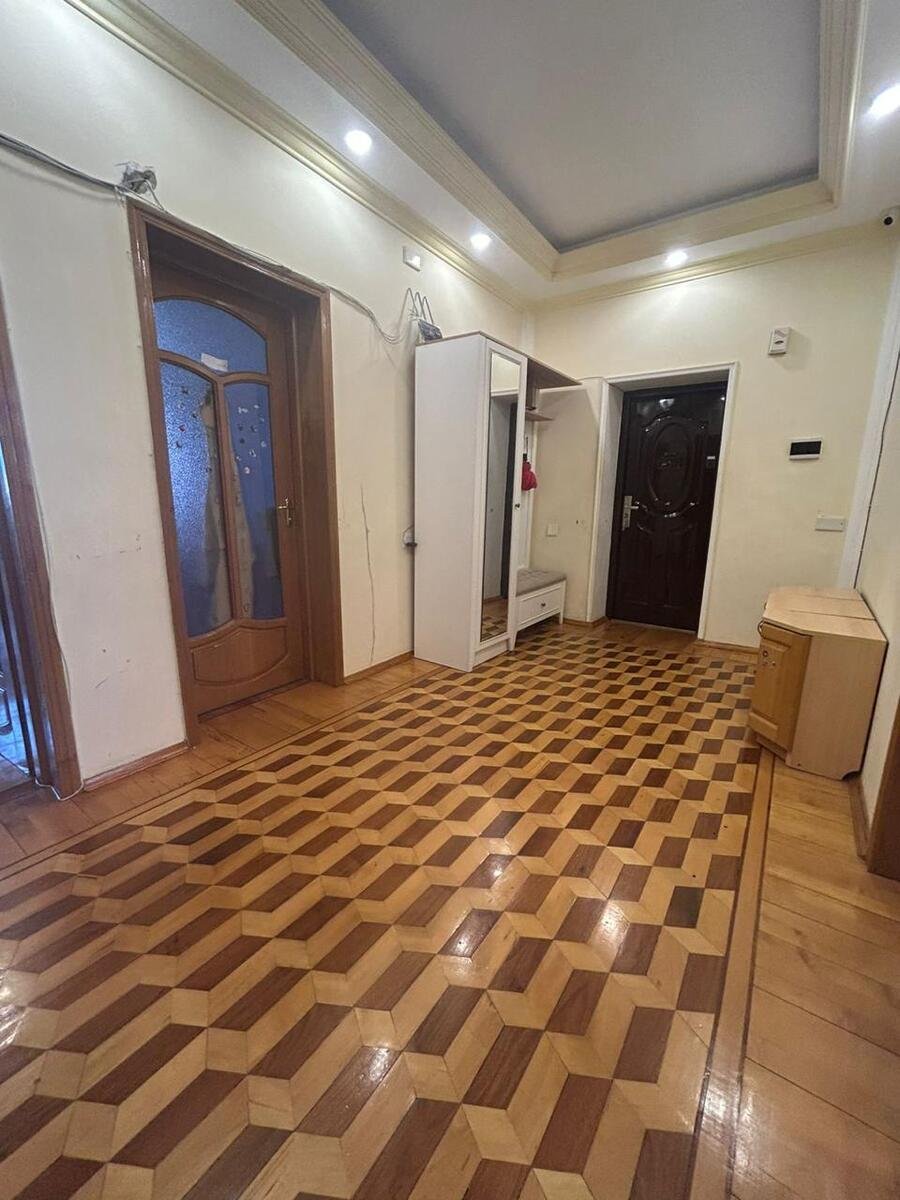 Satılır 3 otaqlı yeni tikili, 100 m², İnşaatçılar m.-9