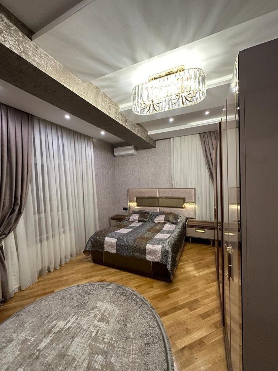 Satılır 3 otaqlı yeni tikili, 125 m², İnşaatçılar m.-5